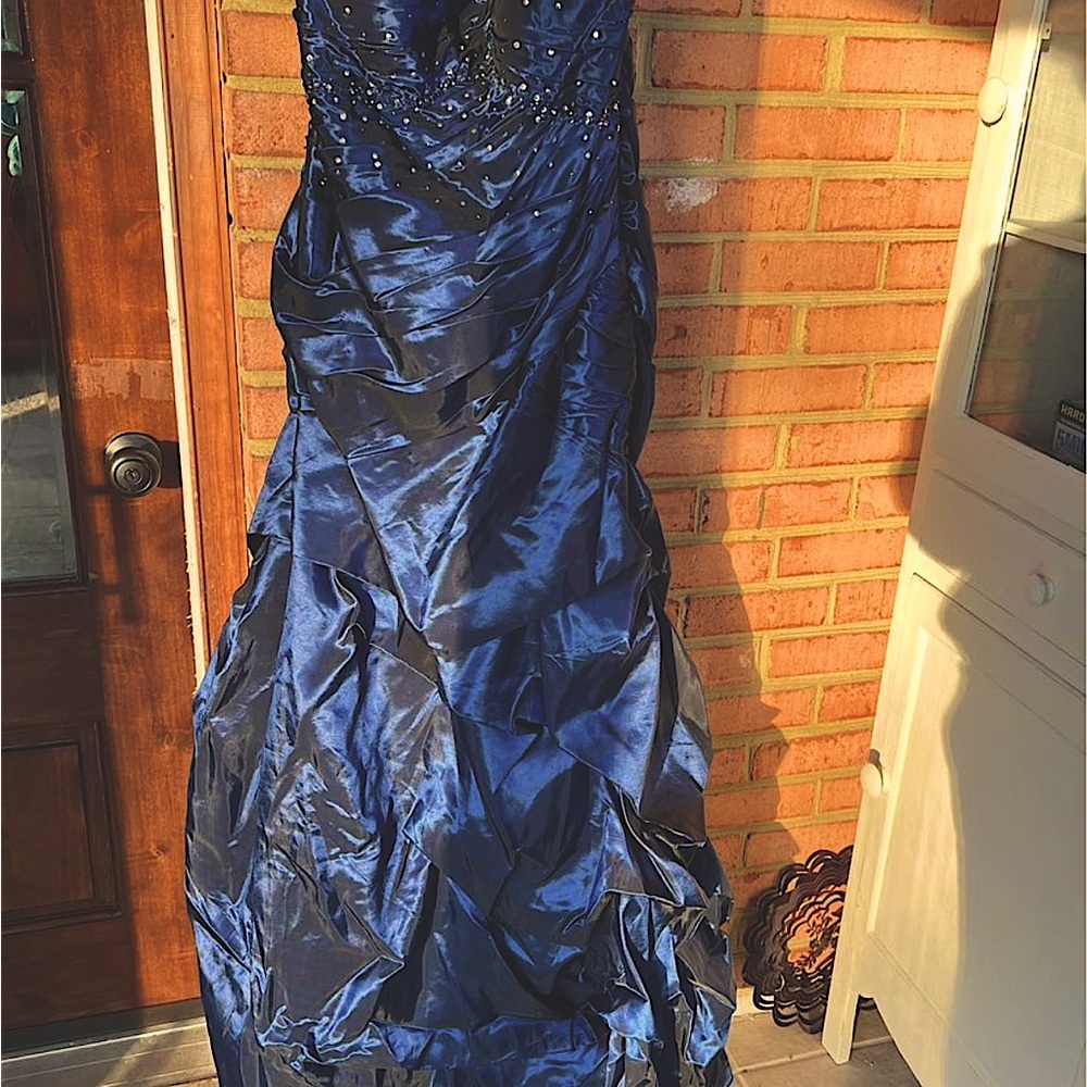 Gorgeous dark blue formal gown